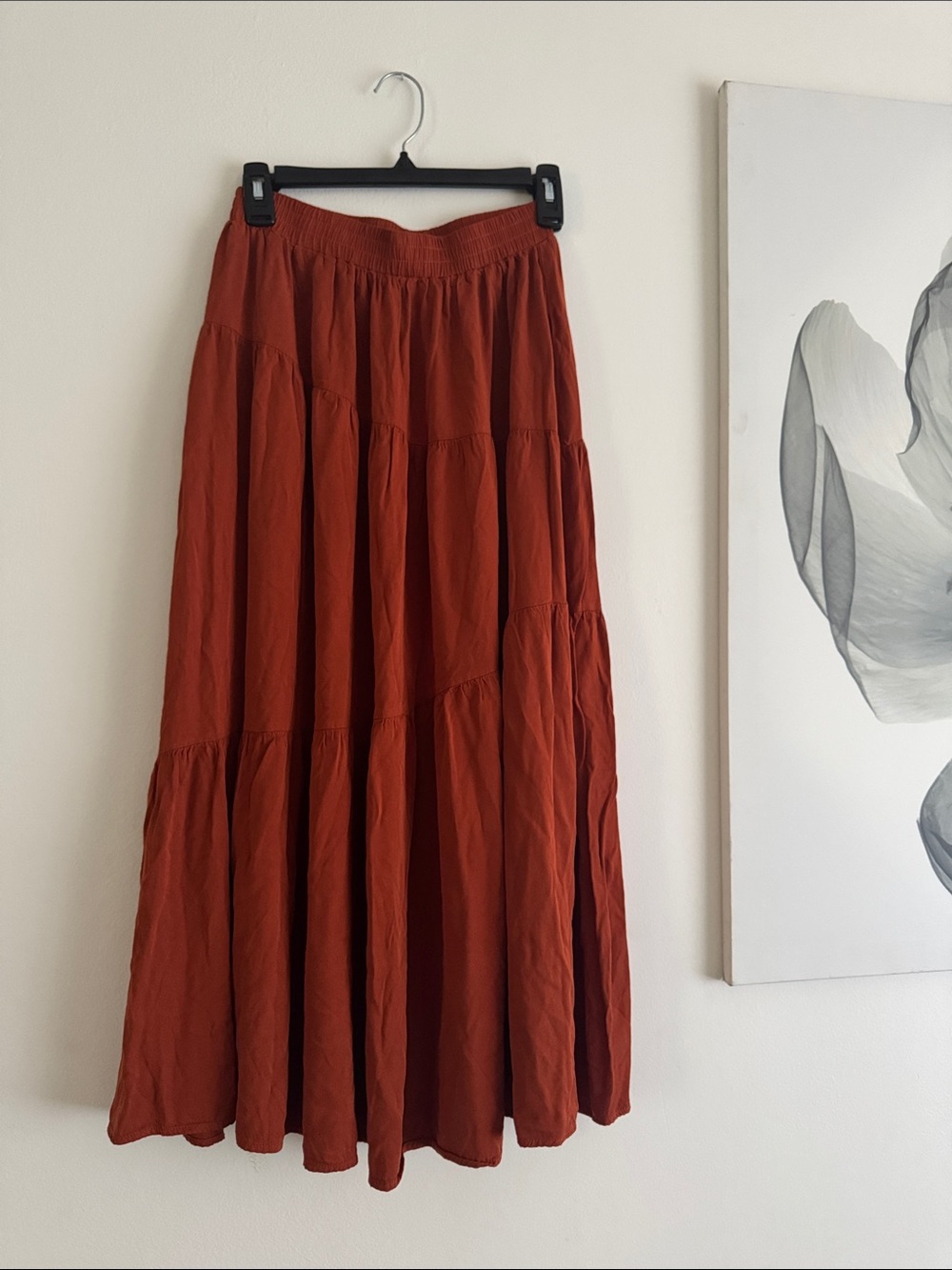 Tiered Elastic-Waist Maxi Skirt in Rust - Picture 4 of 5